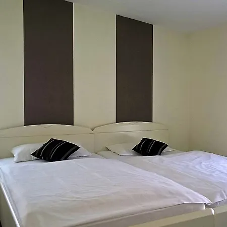 Aparthotel Appartementhaus Am Dom 4*